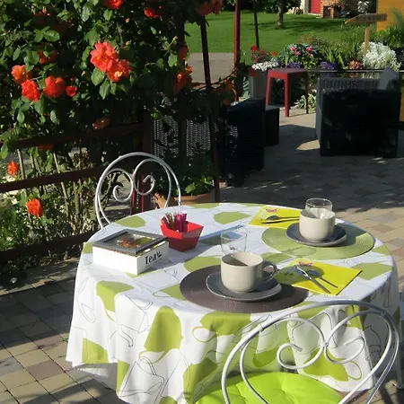 Le Petit Trianon Couette-café 3*